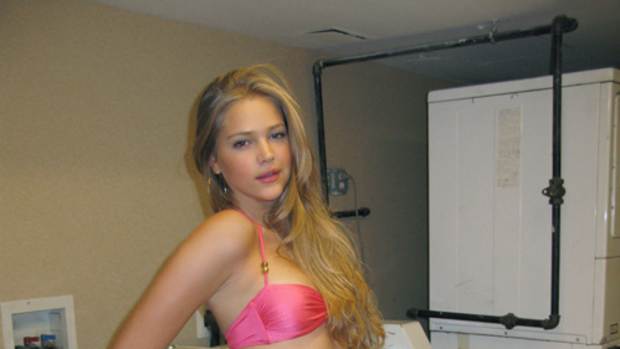 09_esti-ginzburg_portrait_01.jpg